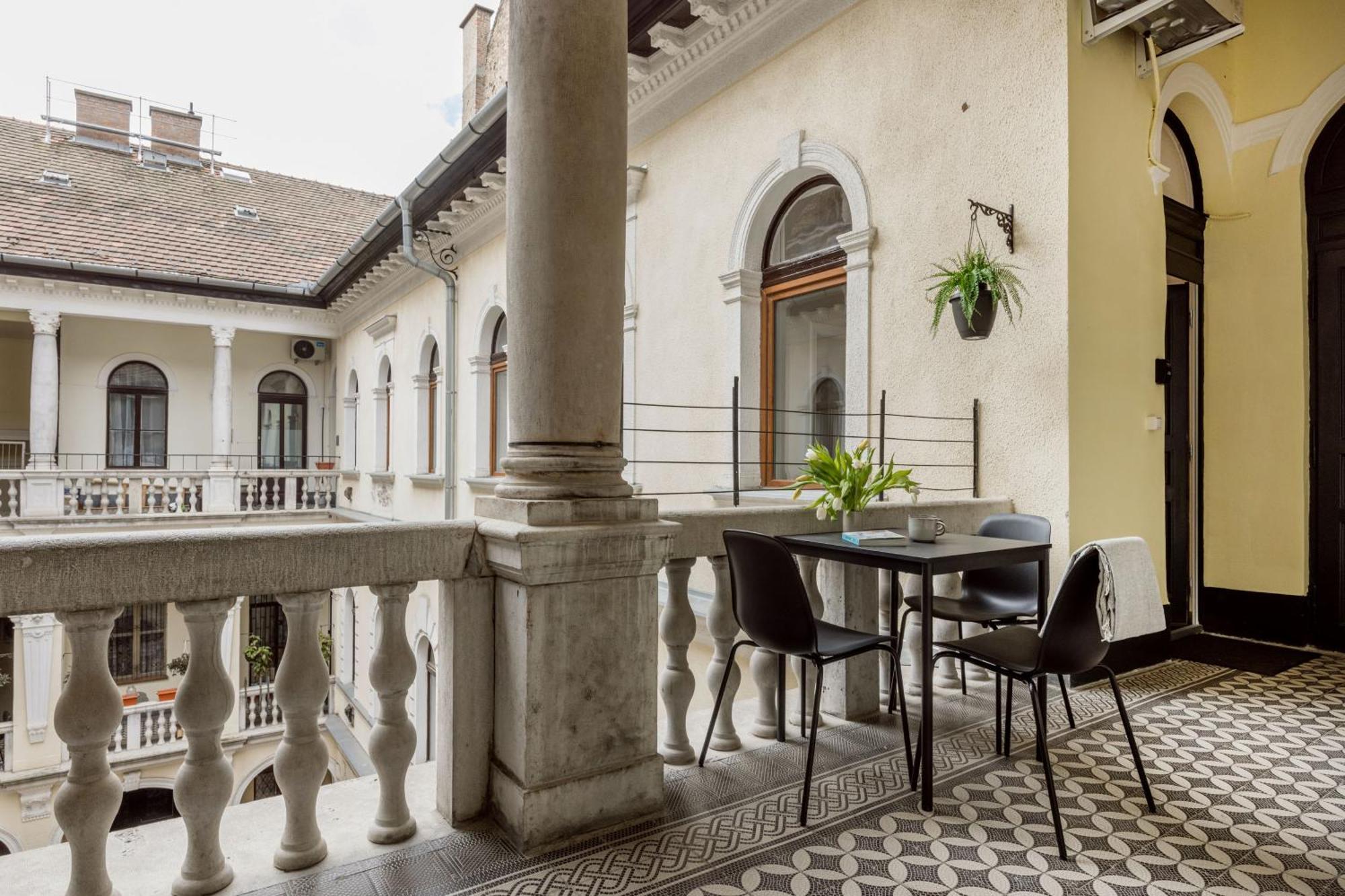 Appartamento Sleek Downtown Living Budapest Esterno foto