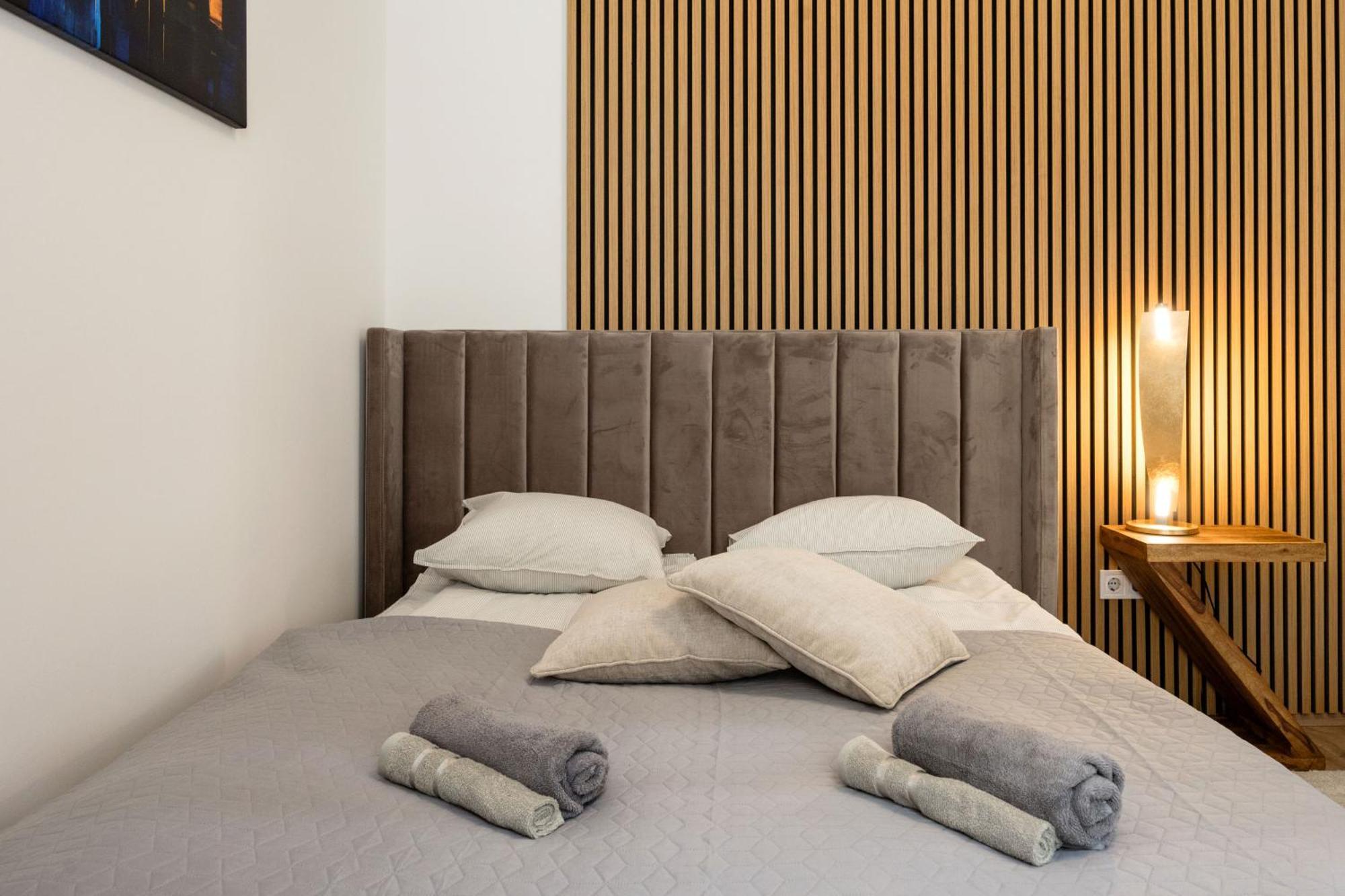 Appartamento Sleek Downtown Living Budapest Esterno foto